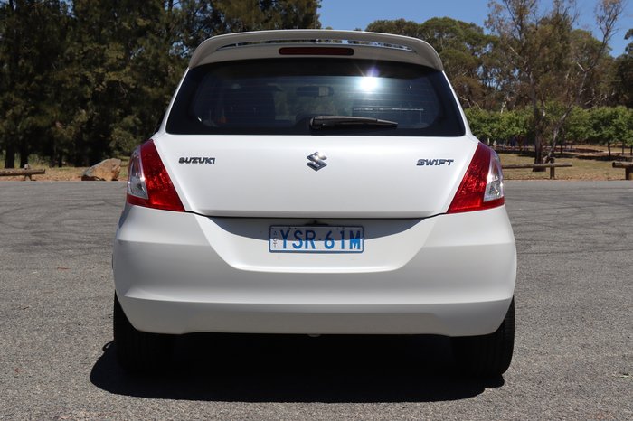 2015 Suzuki Swift GL Navigator