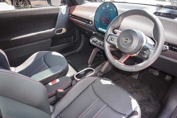 2025 MINI Cooper JCW E Favoured