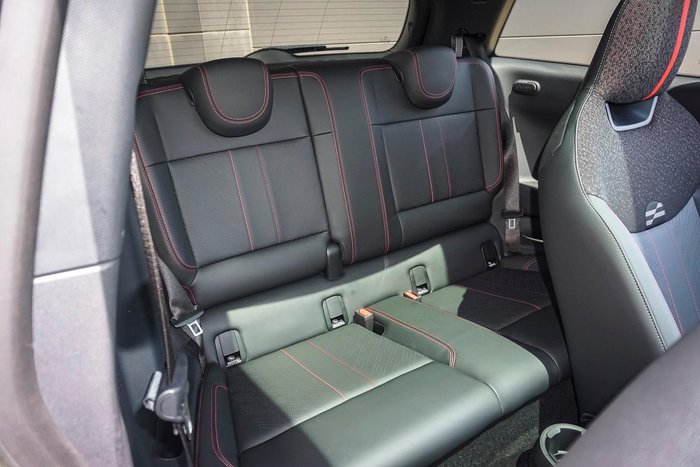 2025 MINI Cooper JCW E Favoured