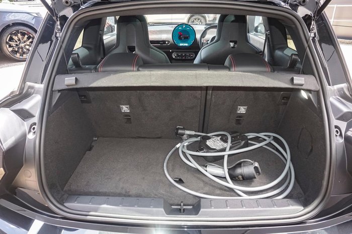 2025 MINI Cooper JCW E Favoured