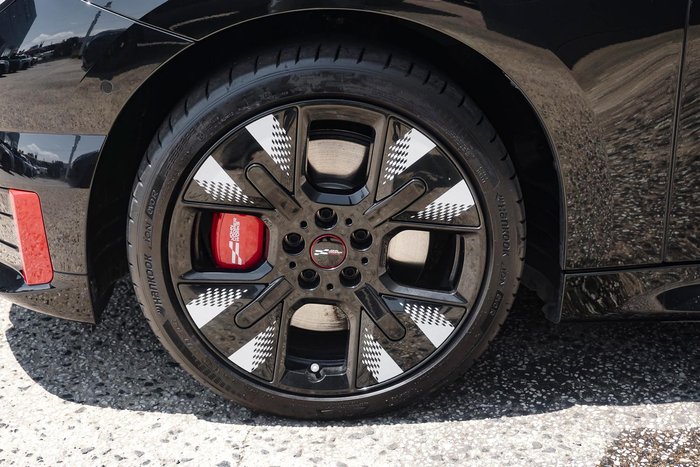 2025 MINI Cooper JCW E Favoured