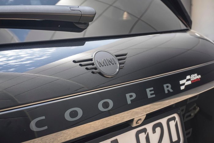 2025 MINI Cooper JCW E Favoured