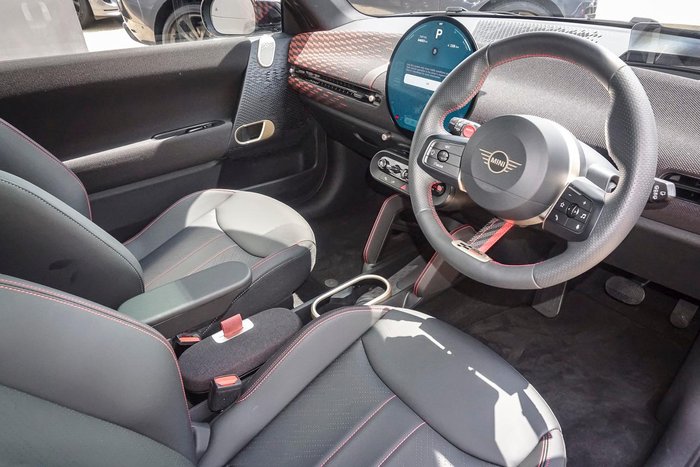 2025 MINI Cooper JCW E Favoured