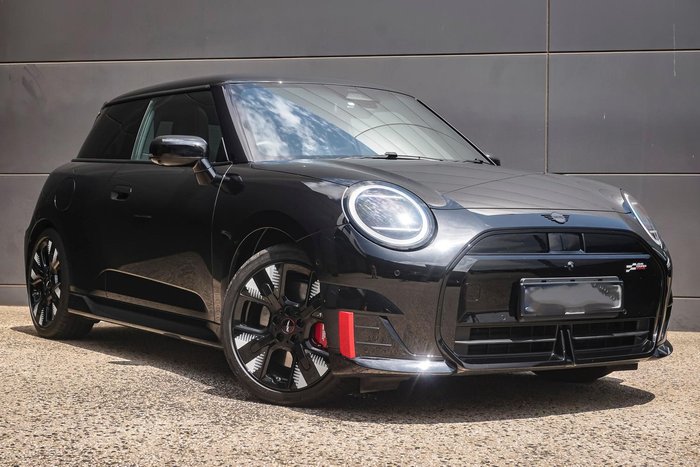 2025 MINI Cooper JCW E Favoured