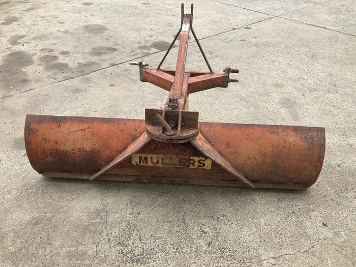 1984 Muller 6 Foot Linkage Grader Blade