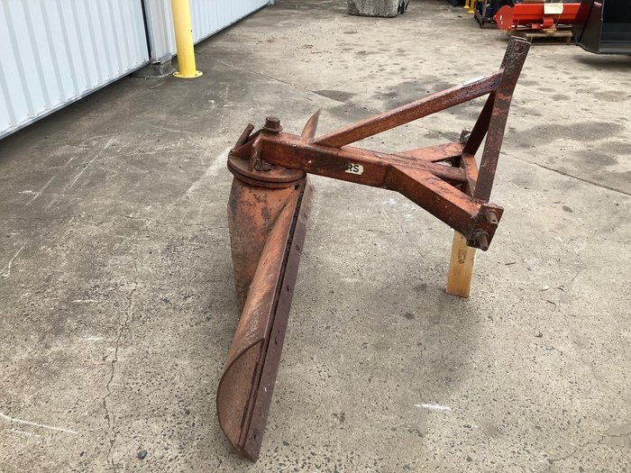 1984 Muller 6 Foot Linkage Grader Blade