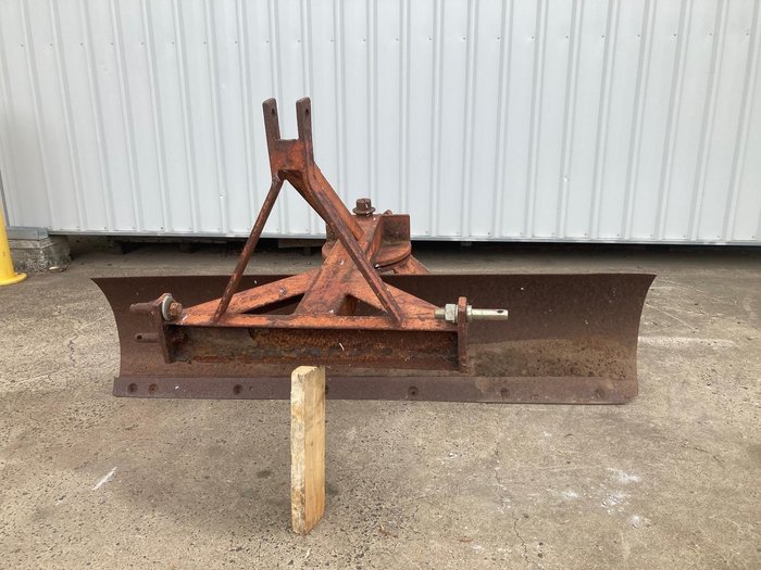 1984 Muller 6 Foot Linkage Grader Blade