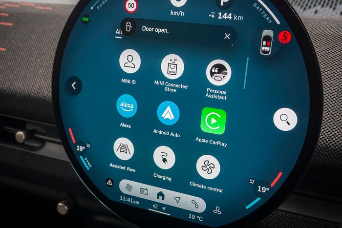 2025 MINI Aceman JCW E Favoured