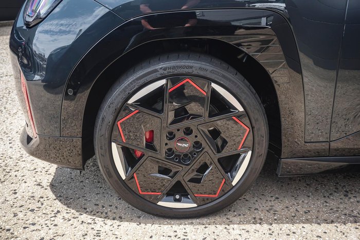 2025 MINI Aceman JCW E Favoured