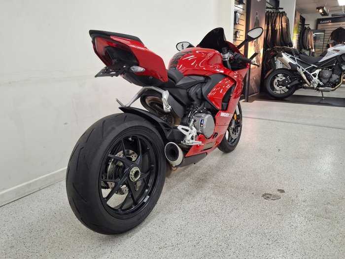2025 DUCATI PANIGALE V2 Red