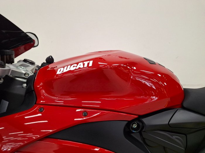 2025 DUCATI PANIGALE V2 Red