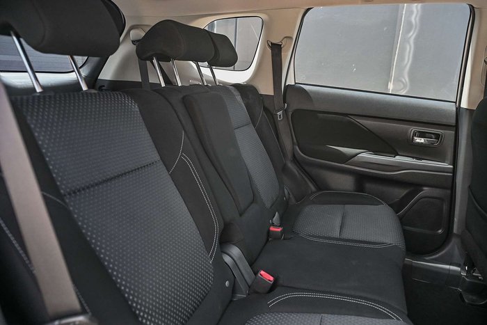 2021 Mitsubishi Outlander ES