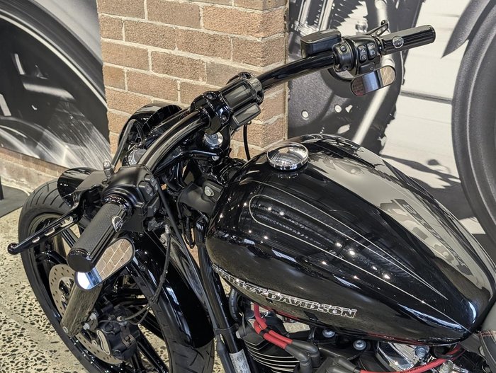 2017 Harley-Davidson Breakout 114 (FXBRS) Softail Black