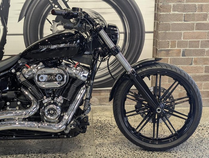 2017 Harley-Davidson Breakout 114 (FXBRS) Softail Black