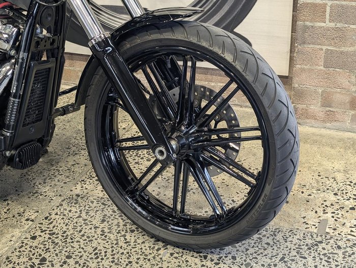 2017 Harley-Davidson Breakout 114 (FXBRS) Softail Black