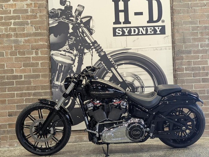 2017 Harley-Davidson Breakout 114 (FXBRS) Softail Black