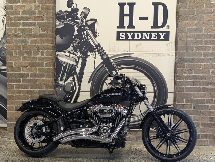 2017 Harley-Davidson Breakout 114 (FXBRS) Softail Black