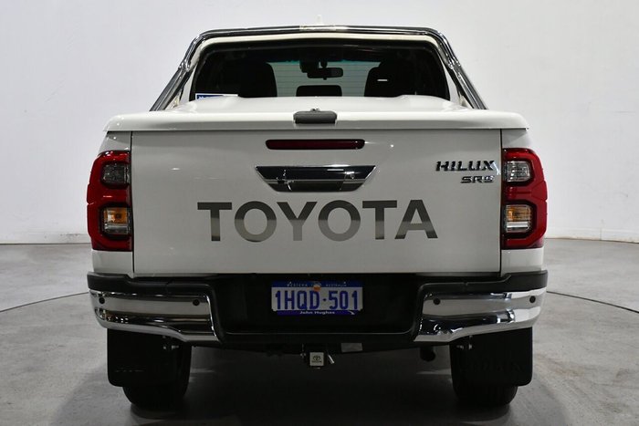 2022 Toyota Hilux SR5