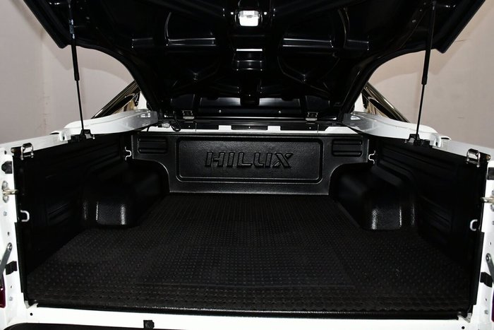 2022 Toyota Hilux SR5