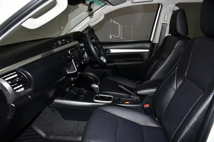 2022 Toyota Hilux SR5