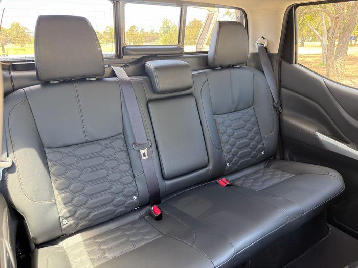 2025 Nissan Navara ST-X