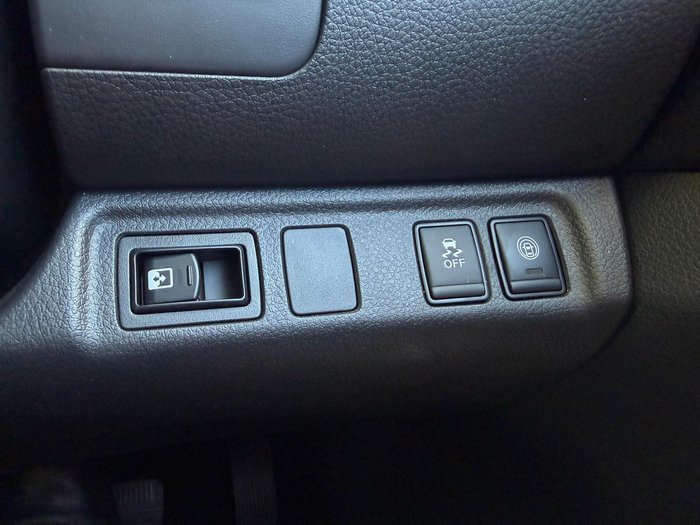 2025 Nissan Navara ST-X