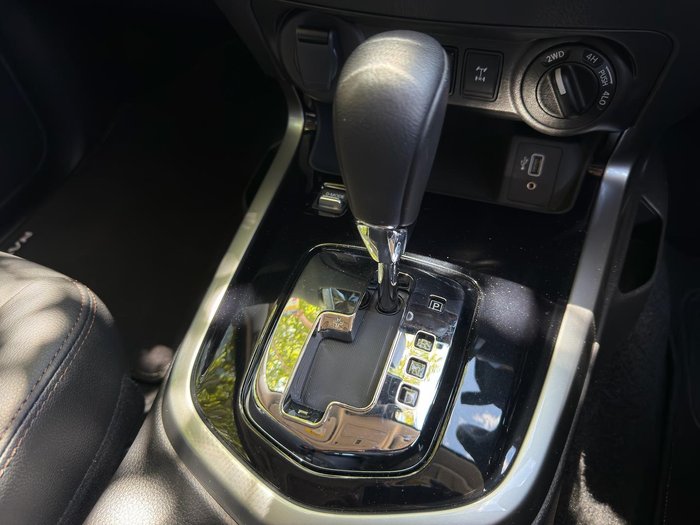 2025 Nissan Navara ST-X