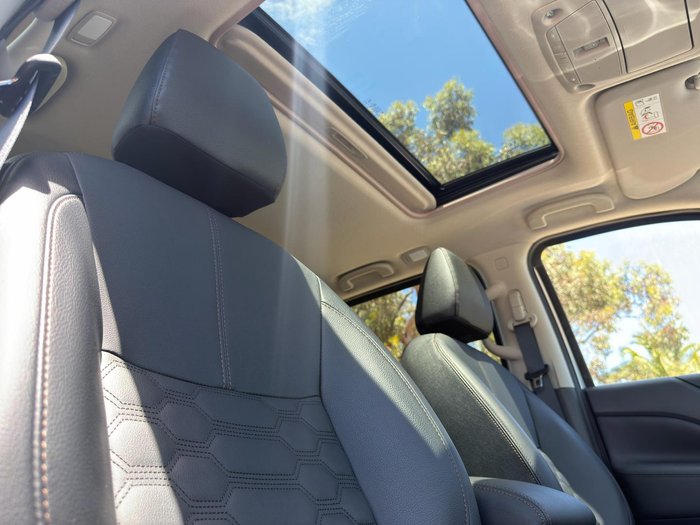 2025 Nissan Navara ST-X