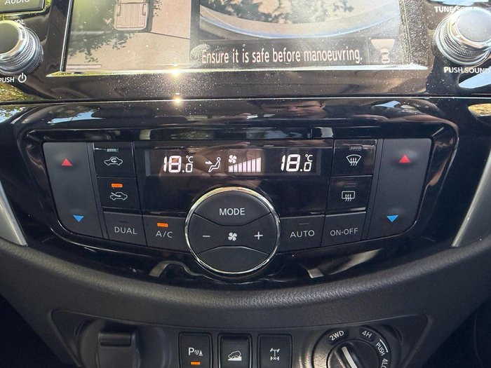 2025 Nissan Navara ST-X