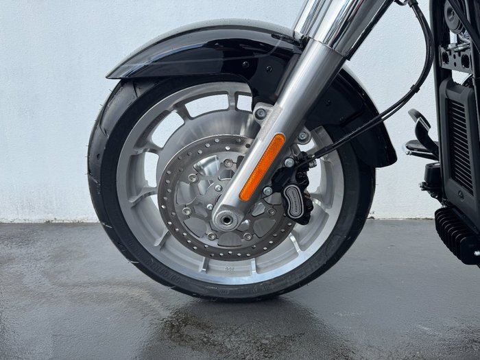 2025 Harley-davidson FLFB FAT BOY (117) Vivid Black