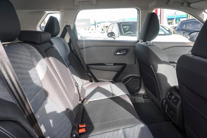 2025 Nissan X-TRAIL ST