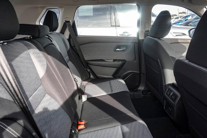 2025 Nissan X-TRAIL ST