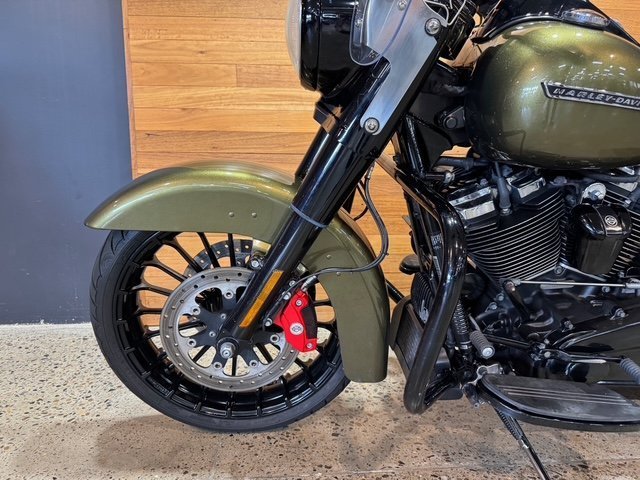 2017 Harley-davidson FLHRXS ROAD KING SPECIAL Beige