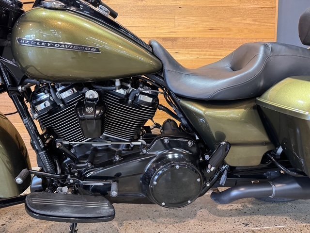 2017 Harley-davidson FLHRXS ROAD KING SPECIAL Beige