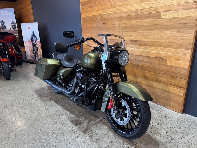 2017 Harley-davidson FLHRXS ROAD KING SPECIAL Beige