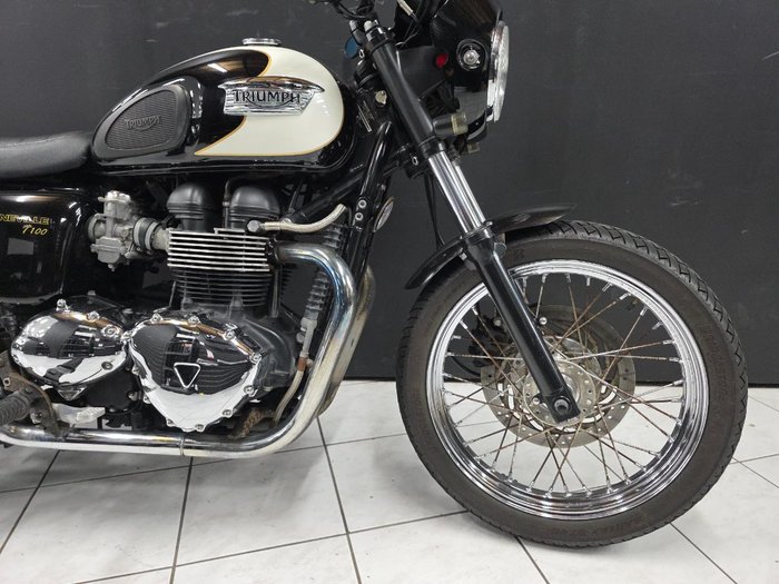 2010 TRIUMPH BONNEVILLE T100 White