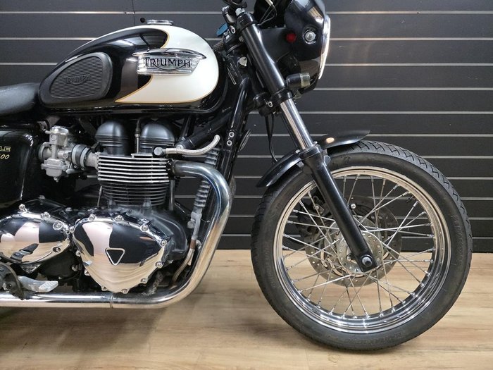 2010 TRIUMPH BONNEVILLE T100 White