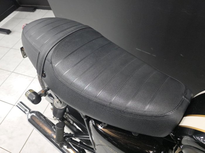 2010 TRIUMPH BONNEVILLE T100 White