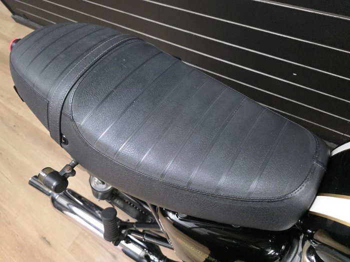 2010 TRIUMPH BONNEVILLE T100 White