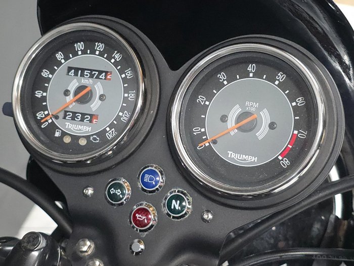 2010 TRIUMPH BONNEVILLE T100 White