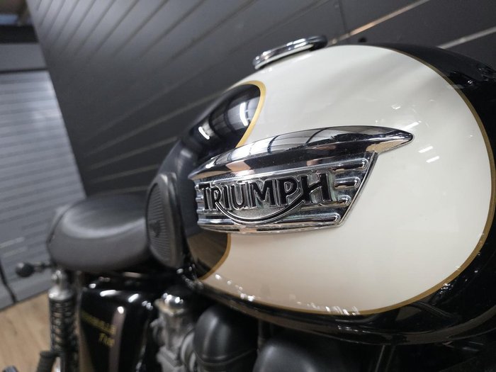 2010 TRIUMPH BONNEVILLE T100 White