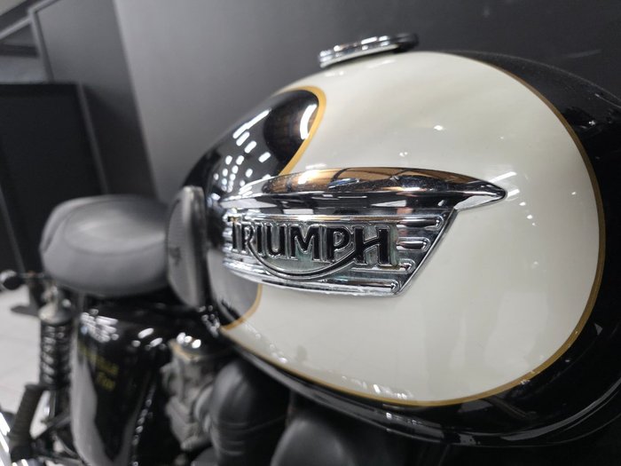 2010 TRIUMPH BONNEVILLE T100 White