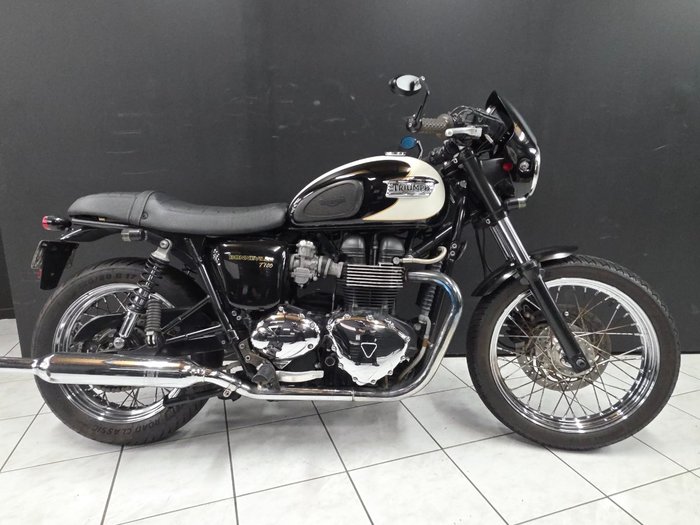 2010 TRIUMPH BONNEVILLE T100 White