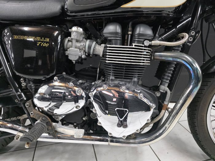 2010 TRIUMPH BONNEVILLE T100 White