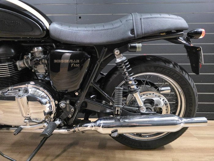 2010 TRIUMPH BONNEVILLE T100 White