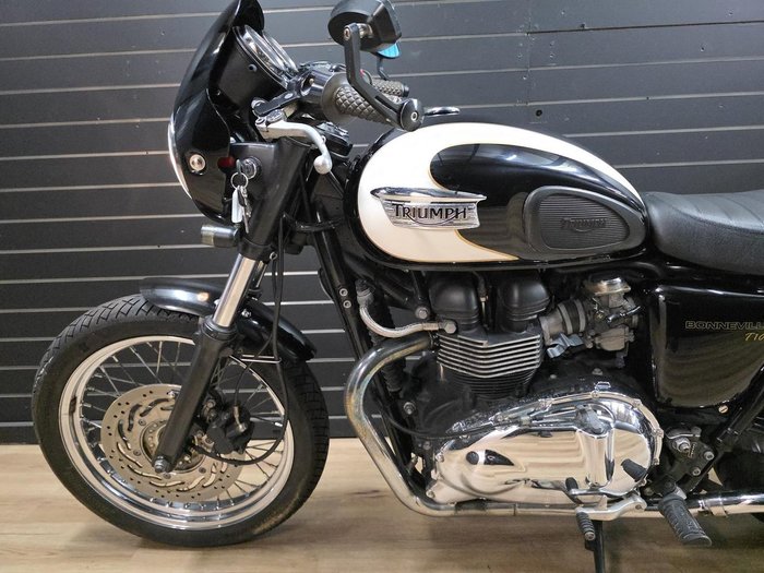2010 TRIUMPH BONNEVILLE T100 White