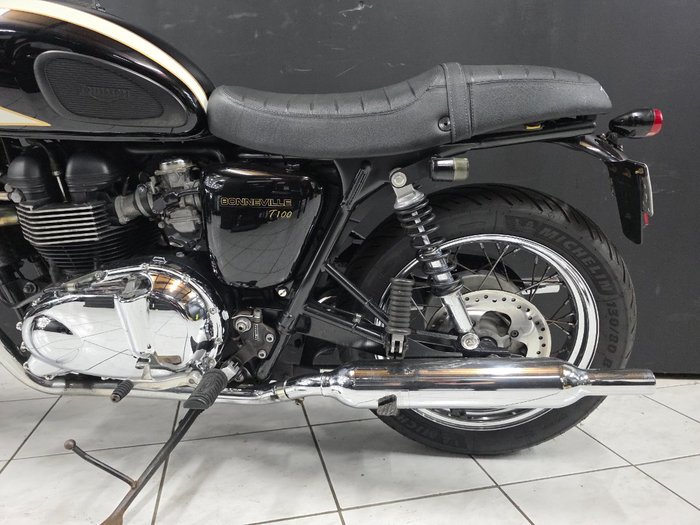 2010 TRIUMPH BONNEVILLE T100 White