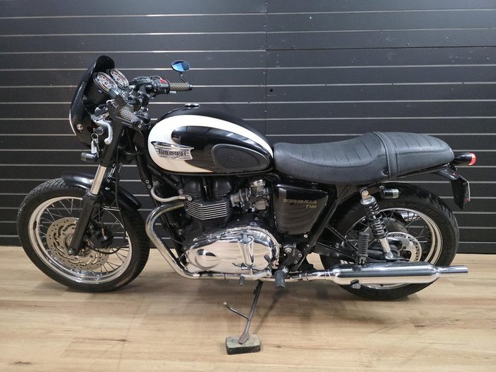 2010 TRIUMPH BONNEVILLE T100 White