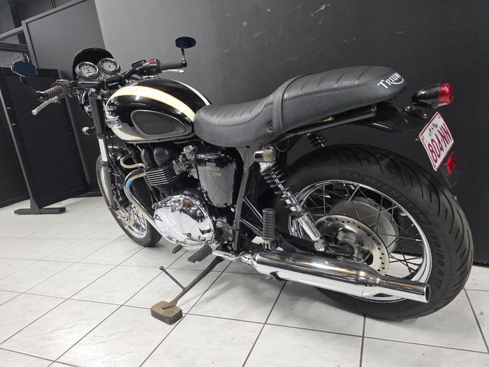 2010 TRIUMPH BONNEVILLE T100 White