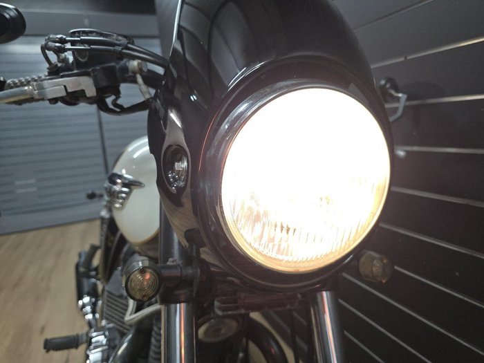2010 TRIUMPH BONNEVILLE T100 White